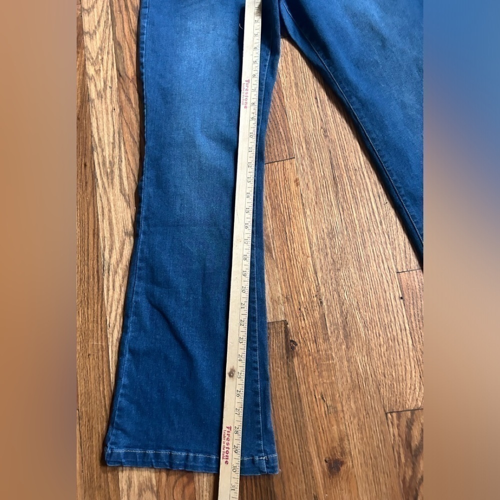 NWT Flare High Rise Medium Wash Jeans ( No Brand ) Size Large Stretchy - Picture 4 of 7